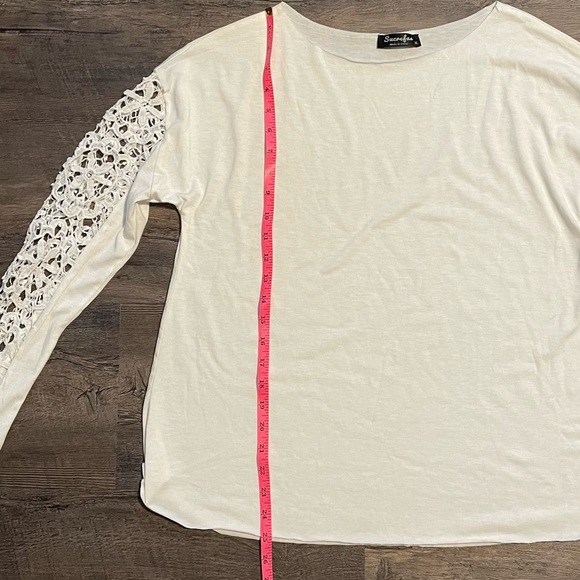 ⭐️4 for $10⭐️Crochet Lace Long Sleeve Shirt. - Picture 5 of 8